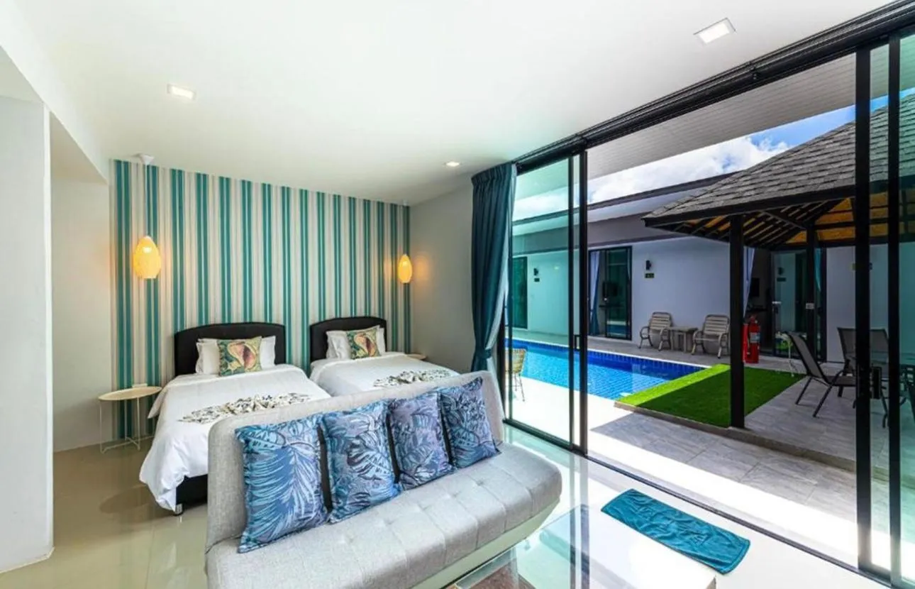 Superior twin room with poolside access